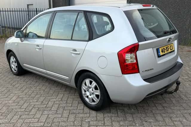Kia Carens (2007) thumbnail 2