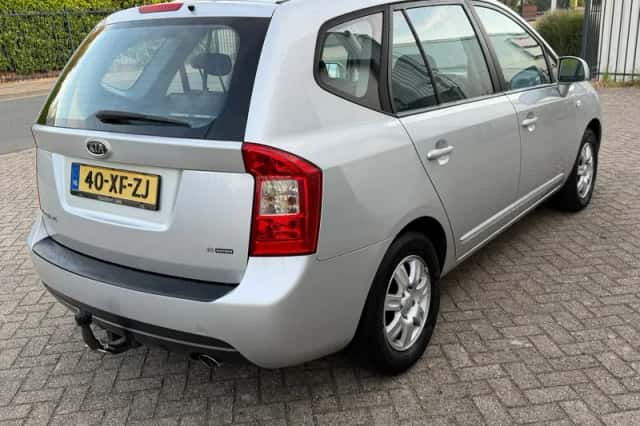 Kia Carens (2007) thumbnail 3