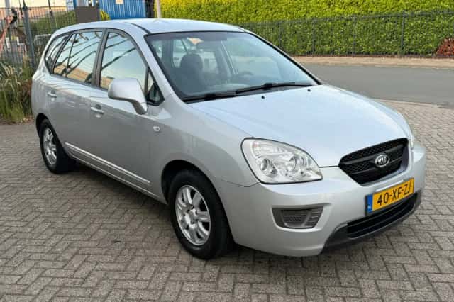 Kia Carens (2007) thumbnail 4