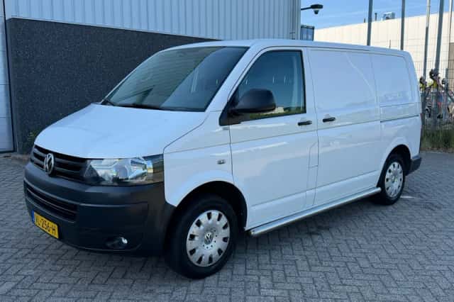 Volkswagen Transporter (2015) thumbnail 1