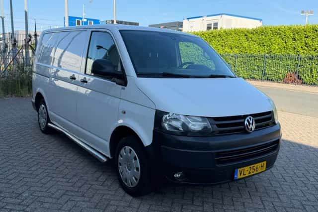 Volkswagen Transporter (2015) thumbnail 4