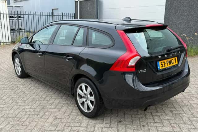 Volvo V60 (2011) thumbnail 2