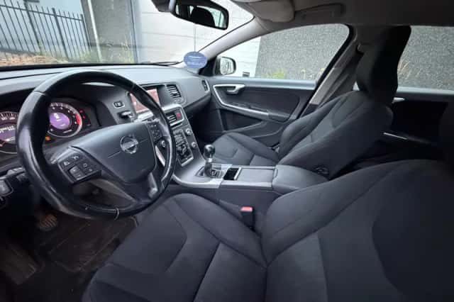 Volvo V60 (2011) thumbnail 5