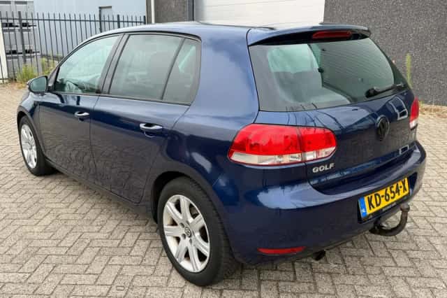 Volkswagen Golf (2010) thumbnail 2