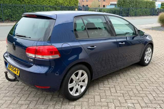 Volkswagen Golf (2010) thumbnail 3