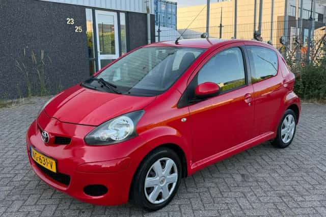 Toyota Aygo (2009) thumbnail 1