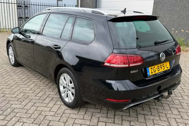 Volkswagen Golf (2019) thumbnail 2