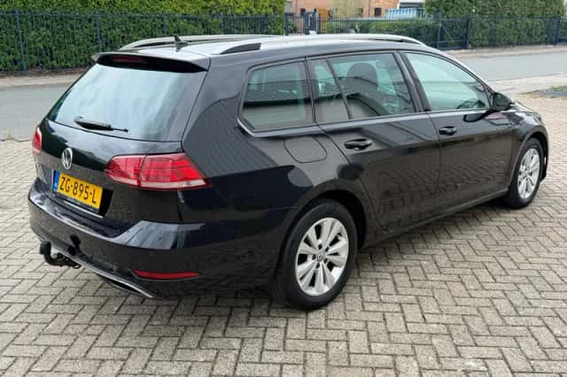 Volkswagen Golf (2019) thumbnail 3
