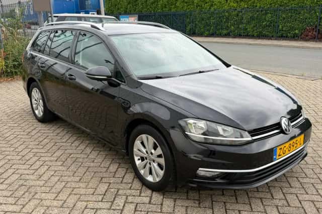 Volkswagen Golf (2019) thumbnail 4