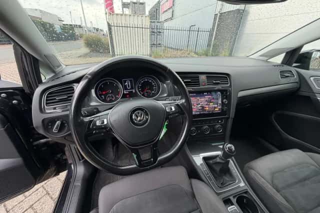 Volkswagen Golf (2019) thumbnail 6
