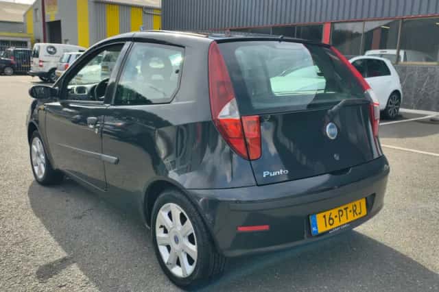 Fiat Punto (2004) thumbnail 3