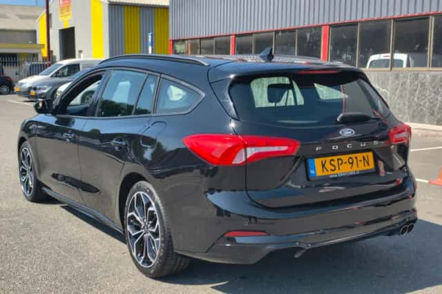 Ford Focus (2019) thumbnail 3