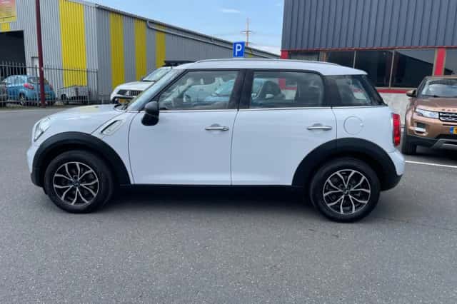 MINI Countryman (2014) thumbnail 2