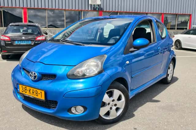 Toyota Aygo (2010) thumbnail 1