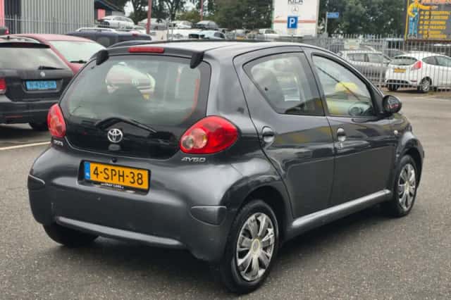 Toyota Aygo (2008) thumbnail 5