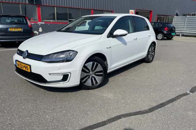 Volkswagen E-Golf (2015) thumbnail 1