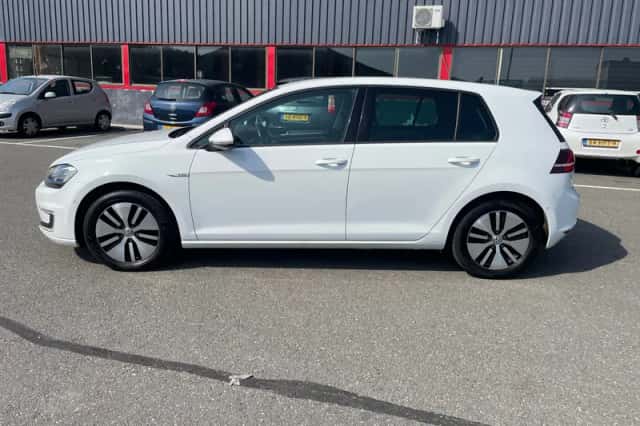 Volkswagen E-Golf (2015) thumbnail 2