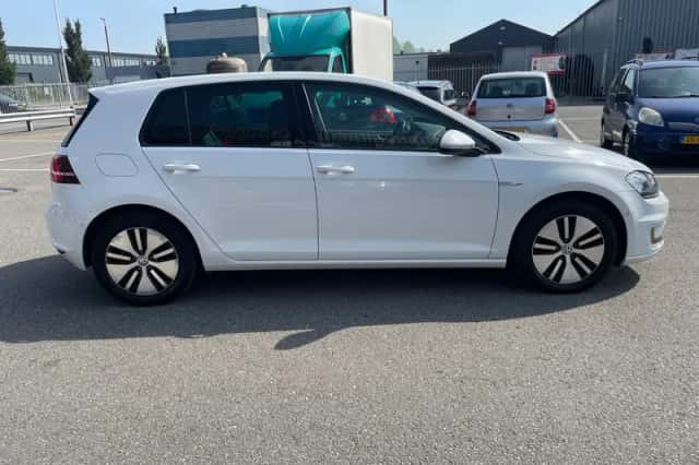 Volkswagen E-Golf (2015) thumbnail 6
