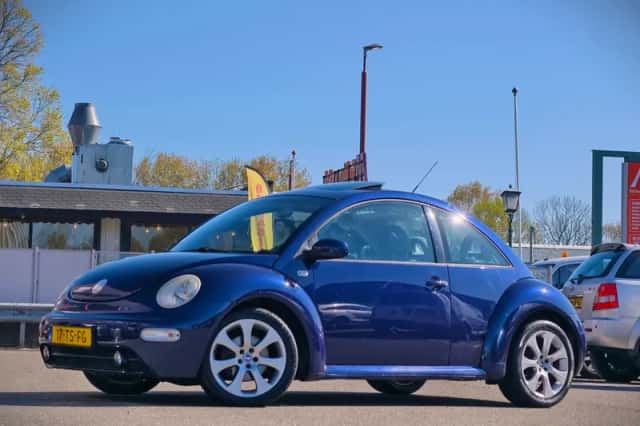 Volkswagen New Beetle (2001) thumbnail 1