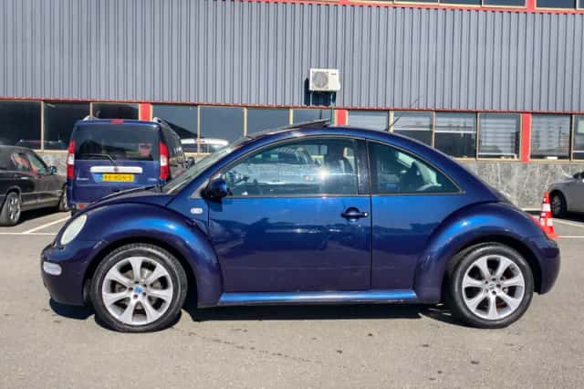Volkswagen New Beetle (2001) thumbnail 2
