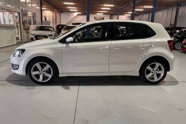 Volkswagen Polo (2012) thumbnail 2