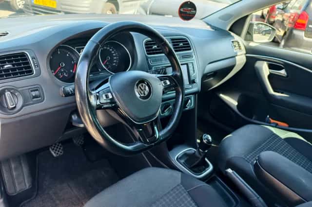 Volkswagen Polo (2017) thumbnail 2