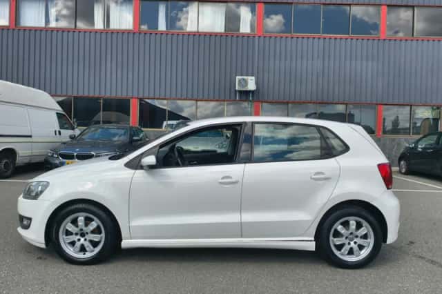Volkswagen Polo (2011) thumbnail 2
