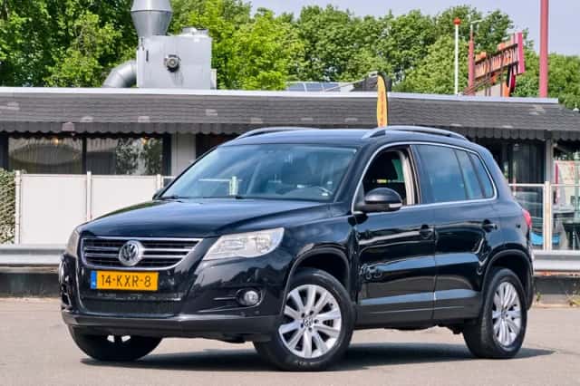 Volkswagen Tiguan (2010) thumbnail 1