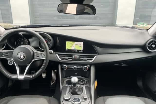 Alfa Romeo Giulia (2016) thumbnail 2