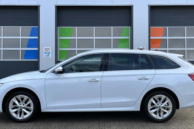 Škoda Octavia (2022) thumbnail 2