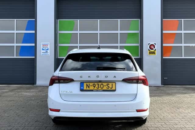 Škoda Octavia (2022) thumbnail 4