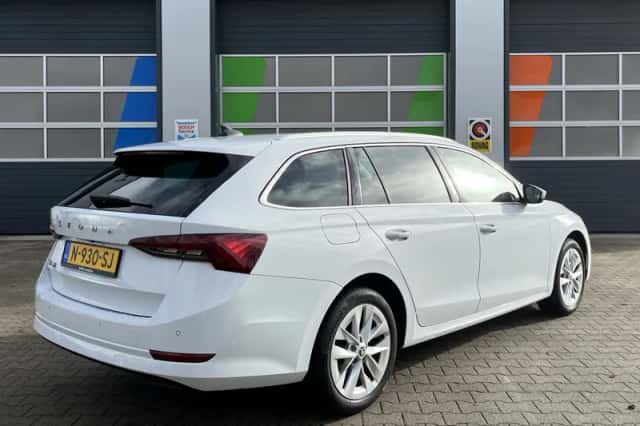 Škoda Octavia (2022) thumbnail 5