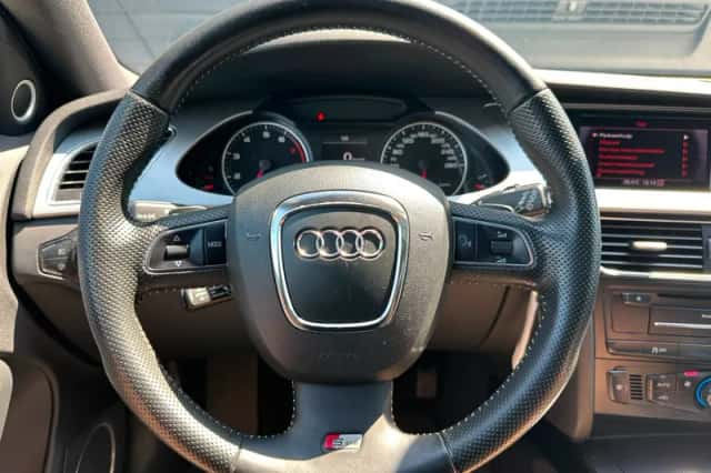 Audi A4 (2011) thumbnail 2