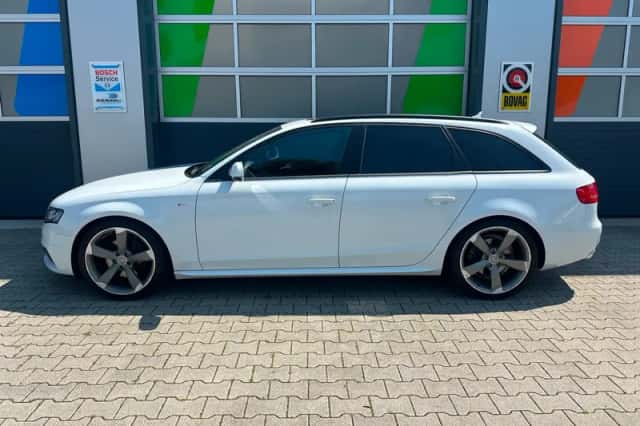 Audi A4 (2011) thumbnail 4