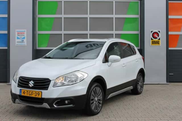 Suzuki SX4 (2014) thumbnail 1