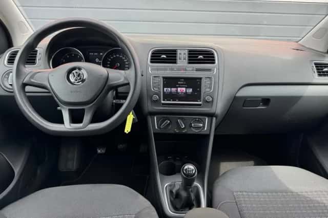Volkswagen Polo (2016) thumbnail 2