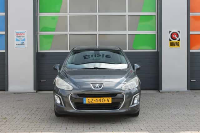 Peugeot 308 (2012) thumbnail 3
