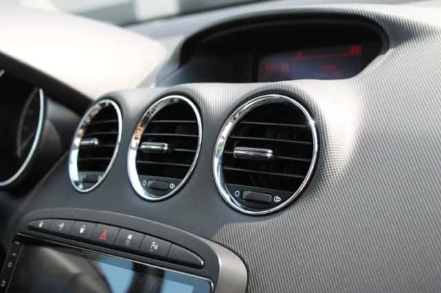 Peugeot 308 (2012) thumbnail 5