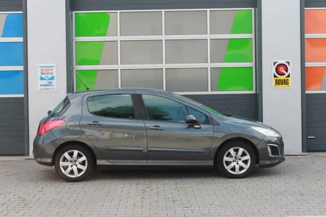 Peugeot 308 (2012) thumbnail 6