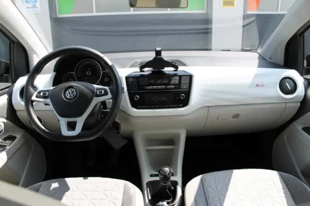 Volkswagen Up (2019) thumbnail 2