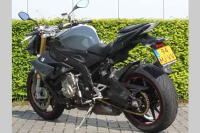 BMW S (2017) thumbnail 3