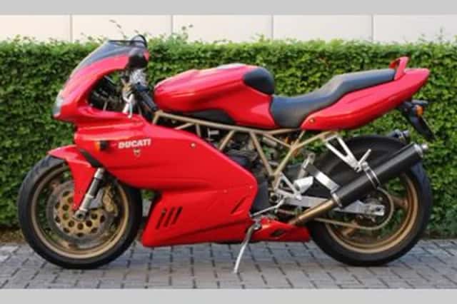 Ducati 900 (1999) thumbnail 2