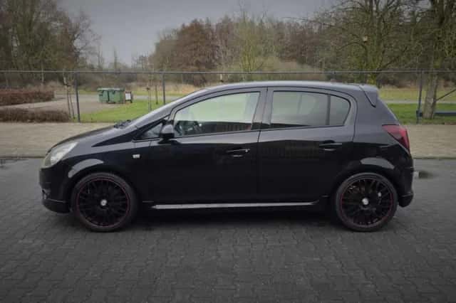 Opel Corsa (2009) thumbnail 2