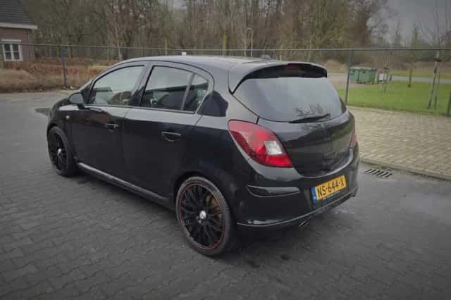 Opel Corsa (2009) thumbnail 3
