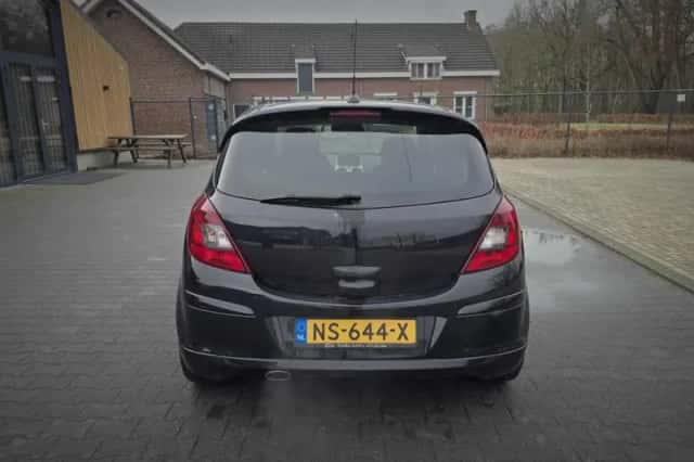Opel Corsa (2009) thumbnail 4