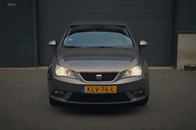 SEAT Ibiza (2015) thumbnail 2