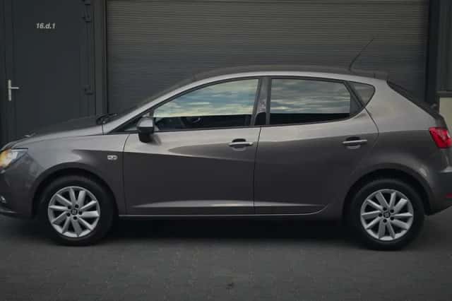SEAT Ibiza (2015) thumbnail 4