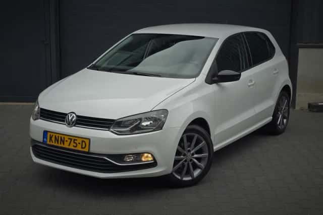 Volkswagen Polo (2015) thumbnail 1