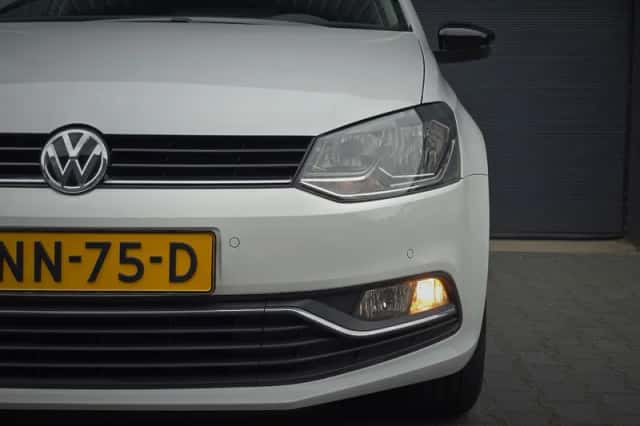 Volkswagen Polo (2015) thumbnail 3