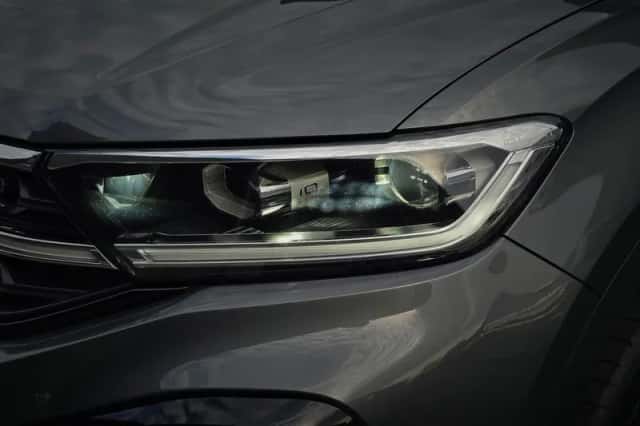 Volkswagen T-Roc (2022) thumbnail 5